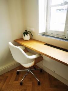 Magnifique studio avec vue sur les toits du Théatre Graslin et la place