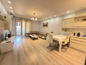 Flori Apartment City Center