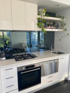 City Views Apartment with Free Parking