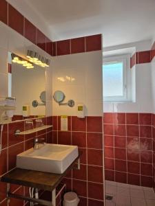 Hotels Brit Hotel des Halles : photos des chambres