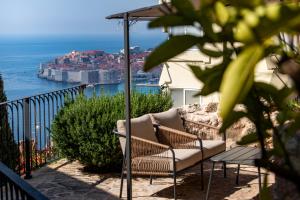 Golden Niche Apartment