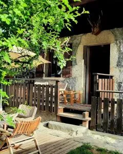 La cabane de Blanche entre lac et montagne - Les Combes