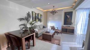 3 Bedroom Beautiful and Spacious Penthouse in Makati