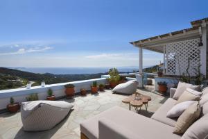 Tinos Grand Villa 6BR 15ppl Infinite Views