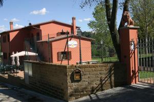 La Bettola Tavern Rooms & Restaurant
