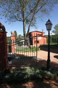 La Bettola Tavern Rooms & Restaurant