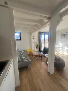 Lovely studio perfect for couples close to beach