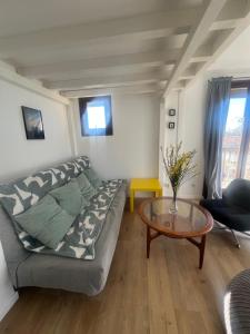 Lovely studio perfect for couples close to beach