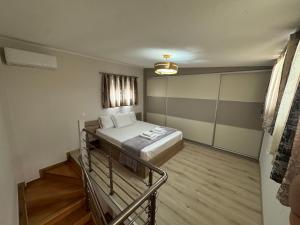 chris apartment with loft 2