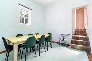 Funky Pet Friendly, 2-Bedroom Escape, Bo-Kaap