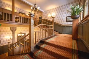 Villa Urhola, Kruunupuisto