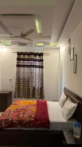 Hotel Vrindavan Hari - Rāiwāla