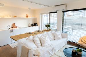 Malous Cosy Getaway - beautiful 30m terrace - central location - 5 min walk to beach - free parking