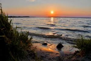Elegantes & modernes Apartment NeLi mit Terrasse, 100m zum Hafen Röbel Müritz - Bollewick