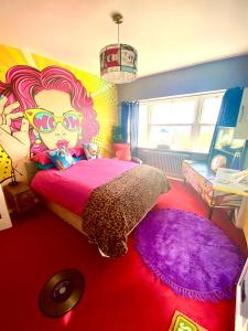 Pop Art Pad heart of Old Town with parking!