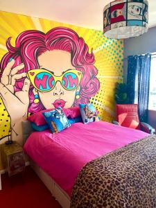 Pop Art Pad heart of Old Town with parking!