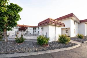 Hermiston Inn & Suites