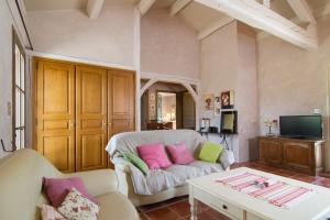 Maisons de vacances Du Levant au Couchant - 2 gites mitoyens a Caylus - Piscine - Jardin - 5 chambres - 12 personnes - 5 minutes du village medieval : photos des chambres