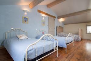 Maisons de vacances Du Levant au Couchant - 2 gites mitoyens a Caylus - Piscine - Jardin - 5 chambres - 12 personnes - 5 minutes du village medieval : photos des chambres