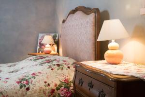 Maisons de vacances Du Levant au Couchant - 2 gites mitoyens a Caylus - Piscine - Jardin - 5 chambres - 12 personnes - 5 minutes du village medieval : photos des chambres
