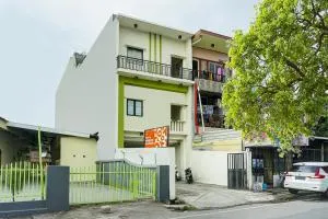 OYO 91182 Kos'ta Homestay Makassar - Gusung