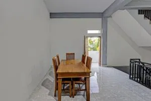 OYO 91210 Hotel J3 - Mantang