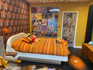 The Retro Retreat with free parking