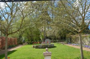 Maisons d'hotes Manoir Du Parc (Adults only) : Chambre Lit Queen-Size - Vue sur Jardin - Manoir