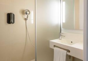 Hotels B&B HOTEL Toulouse Purpan Zenith : Chambre Double - Non-Fumeurs 