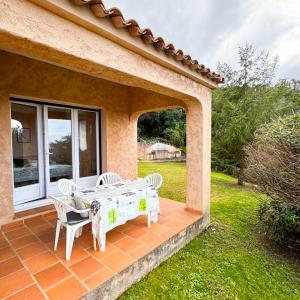 Appartements Domaine Mare e Monti - T1 Les Palmiers vue mer : Studio