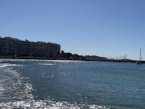Magnifique T2, proche gare TGV, proche plage de sa