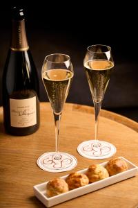 Hotels Hostellerie Du Chapeau Rouge : photos des chambres