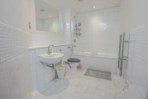 Elegant 2BR Retreat with Secure Parking