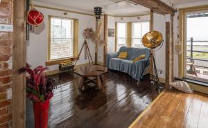 Sleeps 6 - 100mFromBeach - Ocean View Balcony