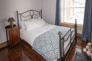 Sleeps 6 - 100mFromBeach - Ocean View Balcony