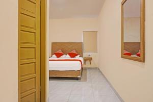 Collection O 91414 Hotel Marina Beach