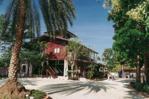 ชลธี รีสอร์ท