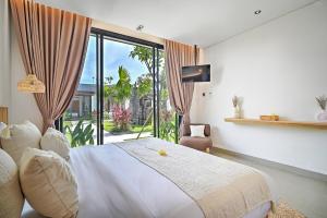 6BR Villa Manoe Pais Luxury in the Ricefield