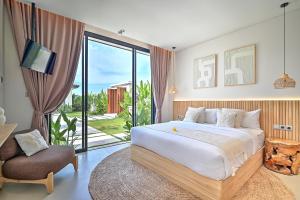 6BR Villa Manoe Pais Luxury in the Ricefield