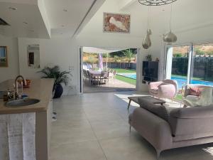 Villa 12 personnes piscine chauffée et jacuzzi