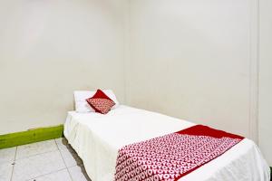 SPOT ON 91500 Suci Homestay SyariahNearKilas 7 TV