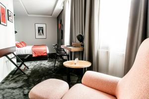 Hotels Hostellerie Du Chapeau Rouge : photos des chambres