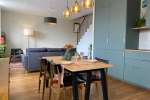 Bright Duplex on the Top Floor!