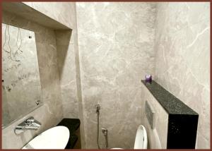 A BUDUGET - MANAN GUEST HOUSE VARANASI, Near Kashi Vishwanath Temple - BEST HOTEL IN VARANASI