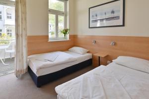 Ferienwohnung-6-mit-Sauna-WLAN-6-Pers-Sellin-auf-Ruegen-Villa-Celia-200-m-vom-Strand-entfernt