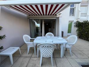 Appartement 2P cabine, face plage, clim, parking privatif - FR-1-338-609