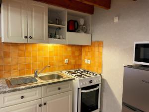Maisons de vacances Gite de charme pour 4 pers a Tour-en-Sologne, climatise - FR-1-491-460 : photos des chambres