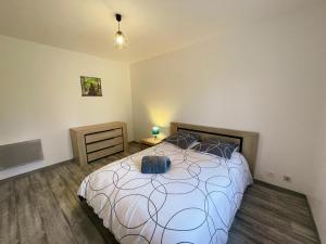Maisons de vacances Gite de plain-pied en Touraine avec grand jardin et parking - FR-1-381-613 : photos des chambres