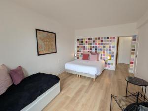 Chambre colorée au centre de Briare, petit-déjeuner inclus - FR-1-590-570