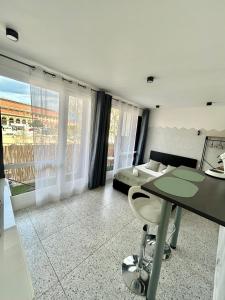 Studio devant la gare Saint-Charles